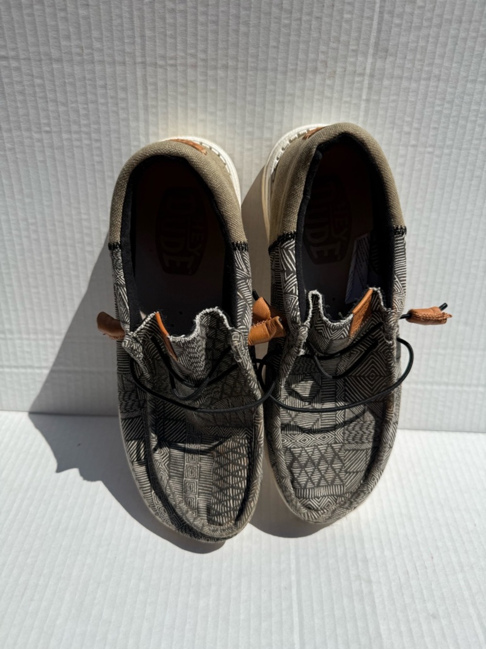 Mens Hey Dude  Slip-On Shoes Wally Funk Batik Pre- Owned  Need Cleaning  M-7